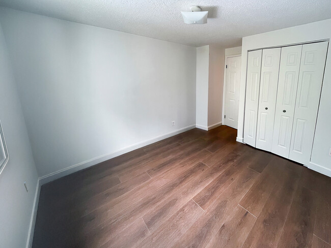 Building Photo - 9470 Tracey Lynne Cir