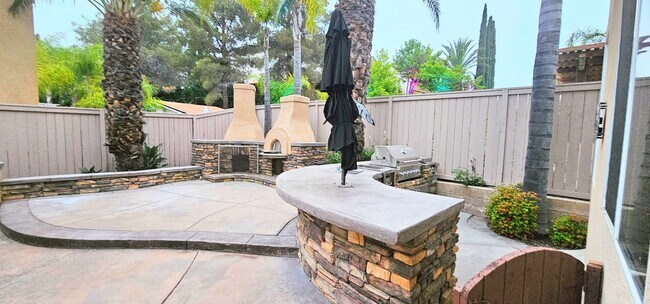 Building Photo - Solar/Pool/Spa/Water fall BBQ outdoor Pizz...