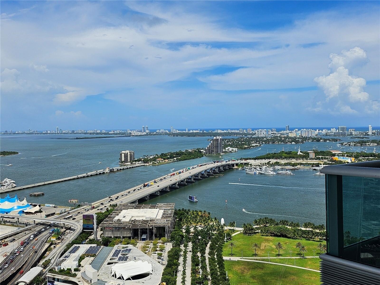 Building Photo - 900 Biscayne Blvd