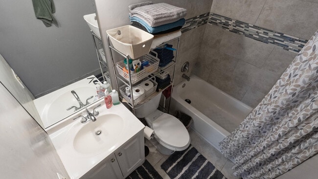 Building Photo - 4156 Inverrary Dr