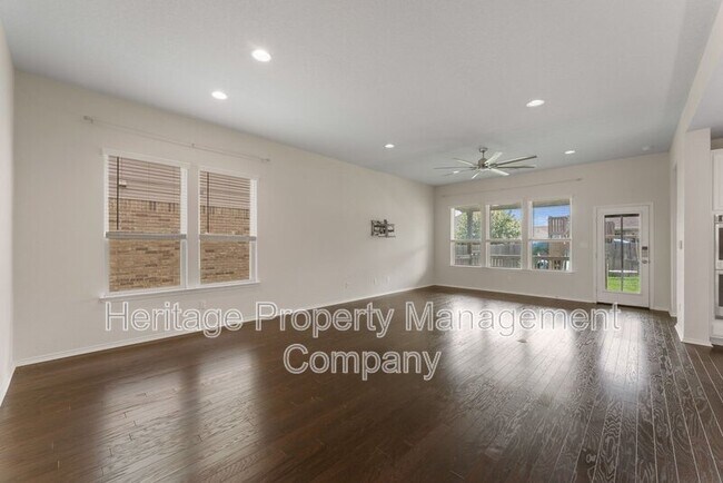 Building Photo - 942 Blue Violet