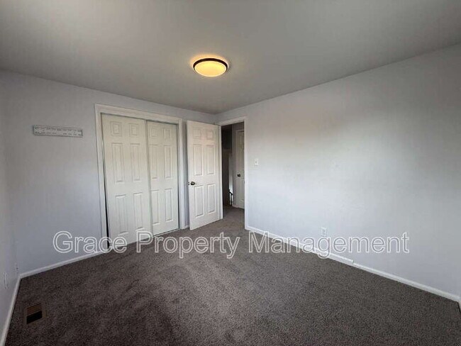 Building Photo - 1300 Quari St