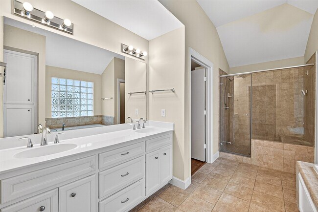 Building Photo - 3730 Main Poplar Dr