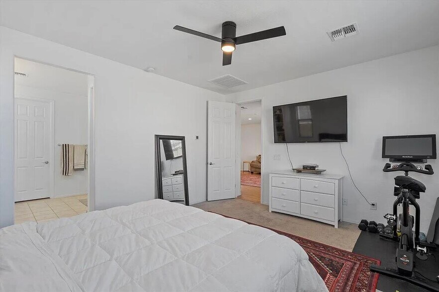 Building Photo - 6313 N 68th Dr