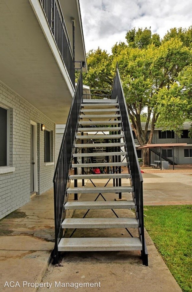 Building Photo - 2 br, 1 bath Apartment - 400 Linda Drive