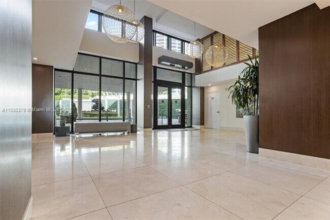 Building Photo - 540 Brickell Key Dr