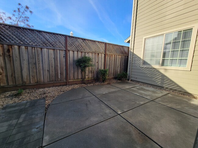 Building Photo - 2388 Vera Dr