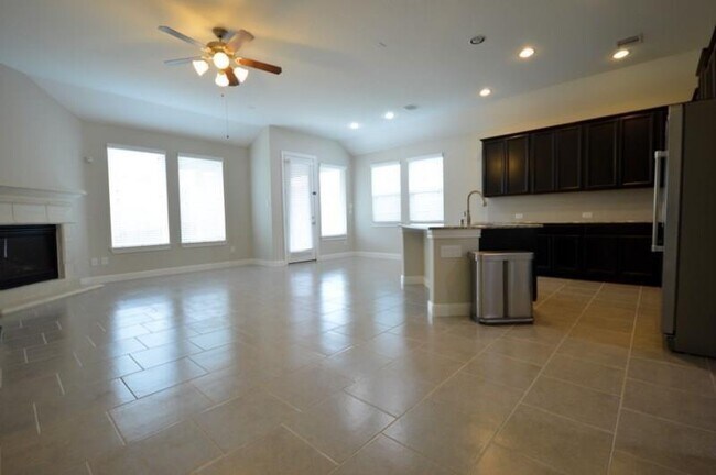 Building Photo - 2211 Hidden Meadow Ln