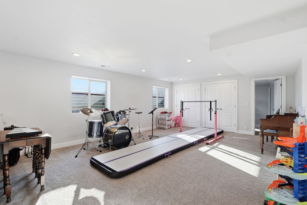 Building Photo - 1799 800 N