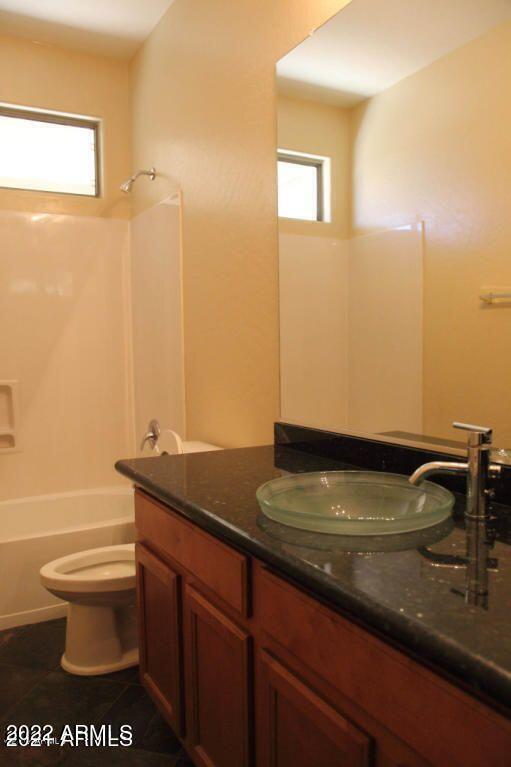 Building Photo - 3124 E Sparrow Pl