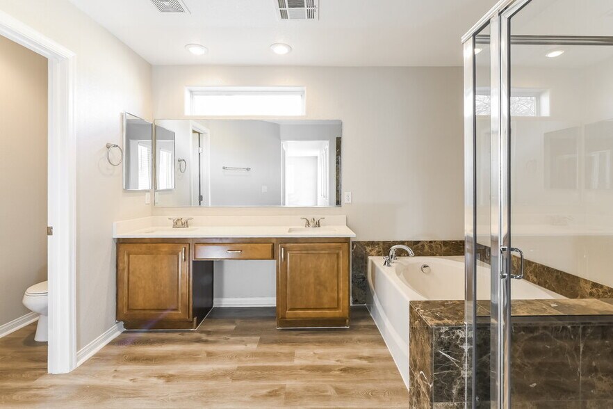 Building Photo - 1158 Claire Rose Ave