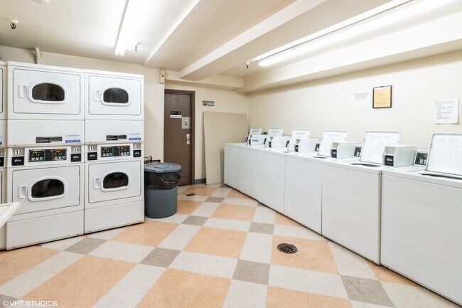 Building Photo - 700 Perrie Dr