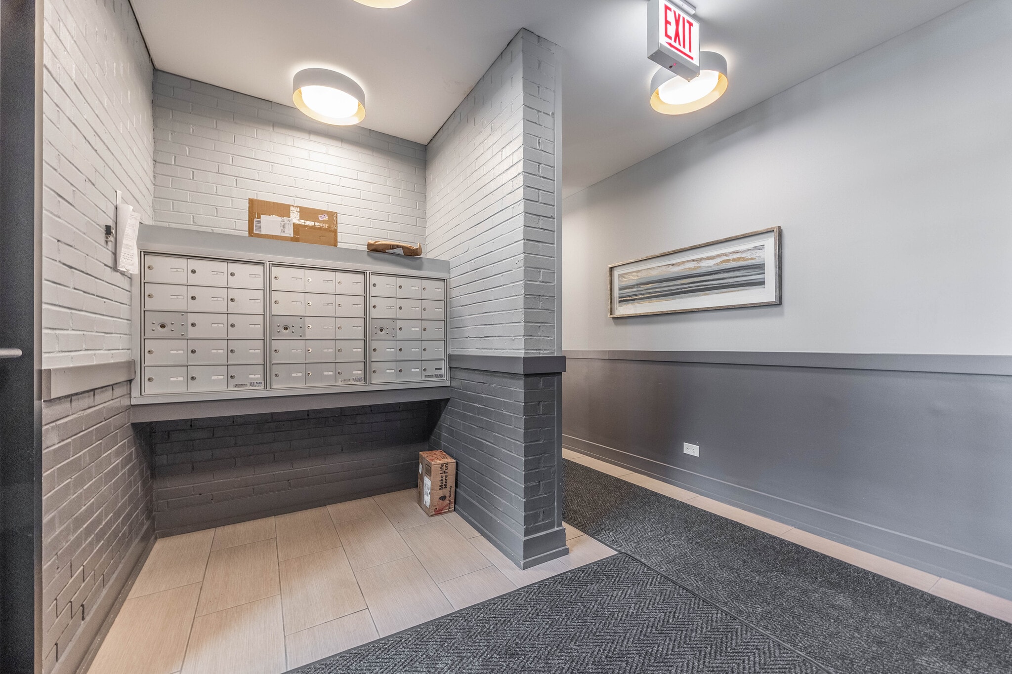 Building Photo - 1225 N La Salle Dr