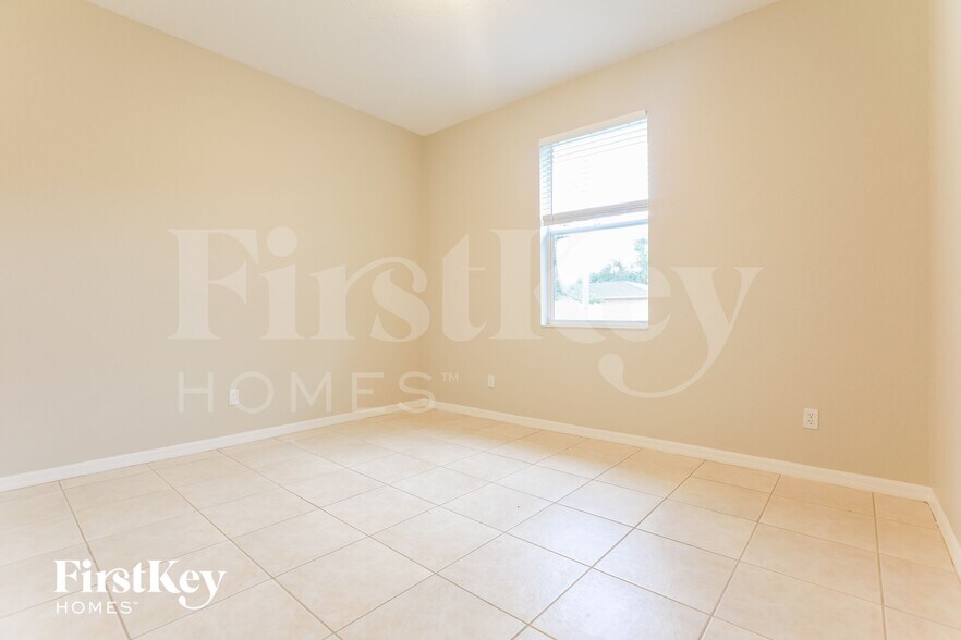 Building Photo - 4511 Jaslo Ave
