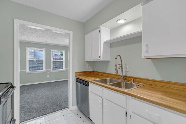 Building Photo - 119 Barfleur Pl