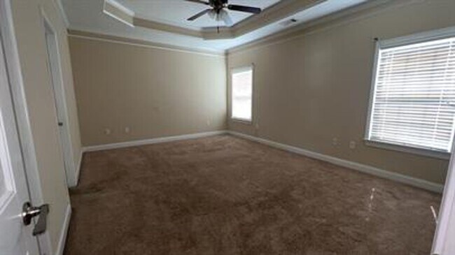 Building Photo - Beautiful home in a very quiet neighborhood!