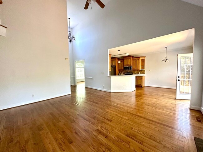 Building Photo - 4852 Knollview Dr