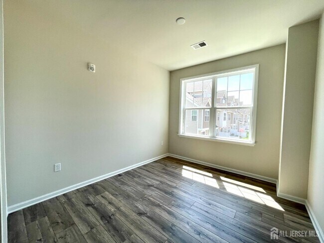 Building Photo - 905 Greenland Square