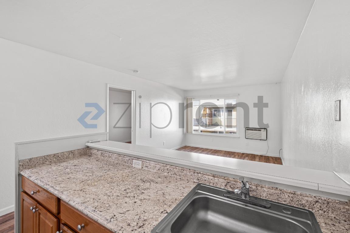 Building Photo - 100 Village Dr