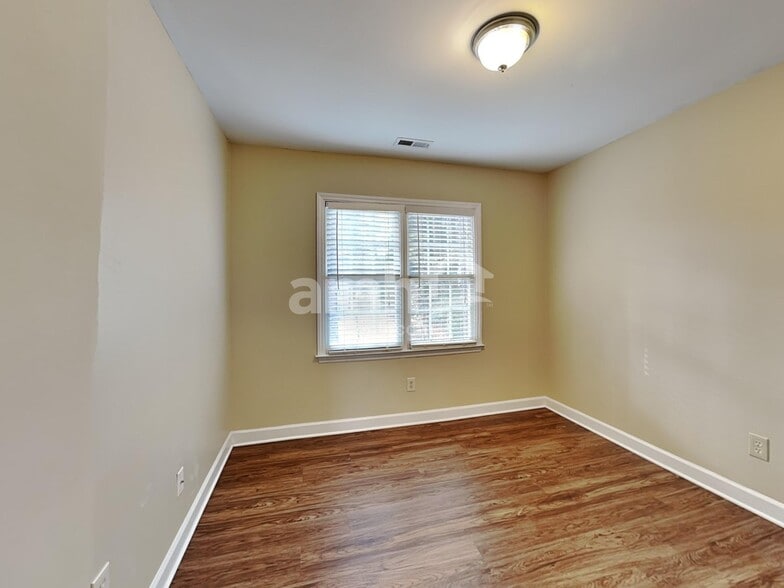 Building Photo - 993 Kintail Ct