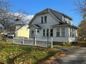 Building Photo - 125 Windsor Rd