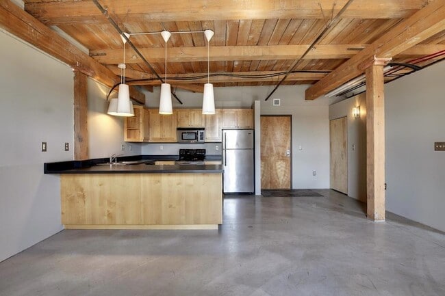 Building Photo - 127 5th St NE