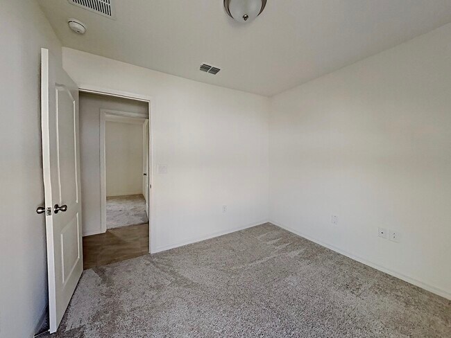 Building Photo - 4600 Glencrest Loop