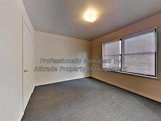 Building Photo - 5801 Russett Pl