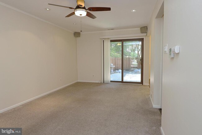 Building Photo - 72 5 Crown Royal Cir