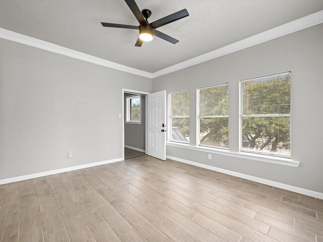 Building Photo - 1119 Waugh Dr