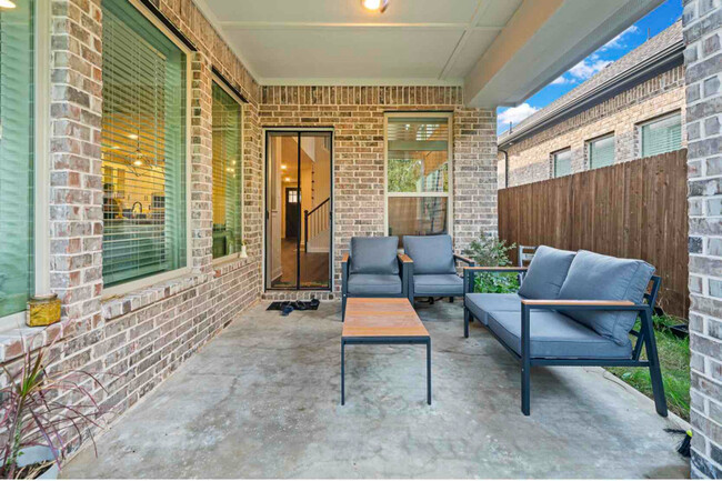 Building Photo - 1529 Woodford Pl