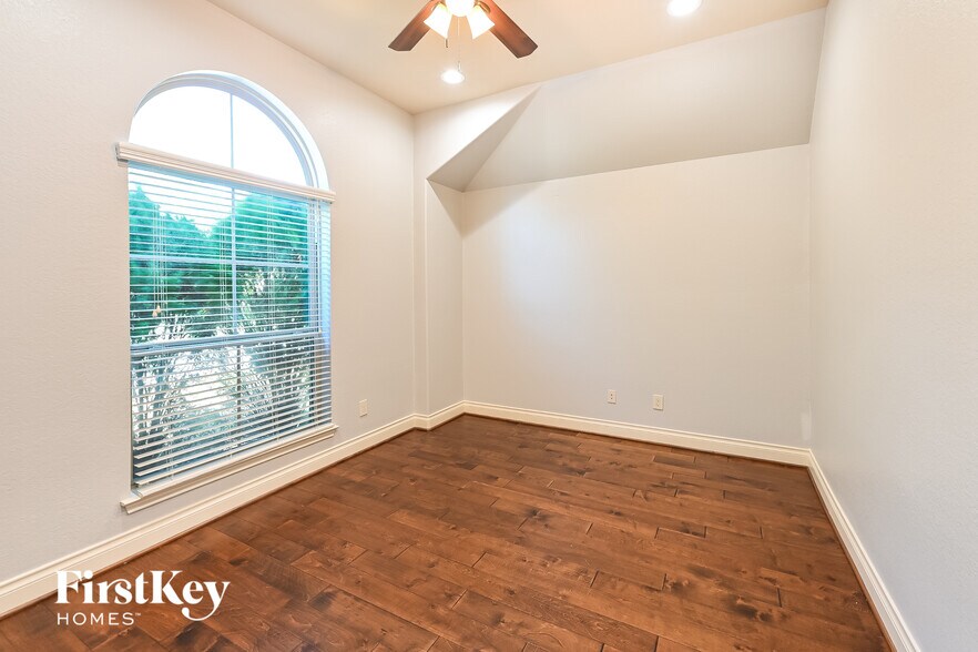 Building Photo - 18631 Minden Oaks Dr