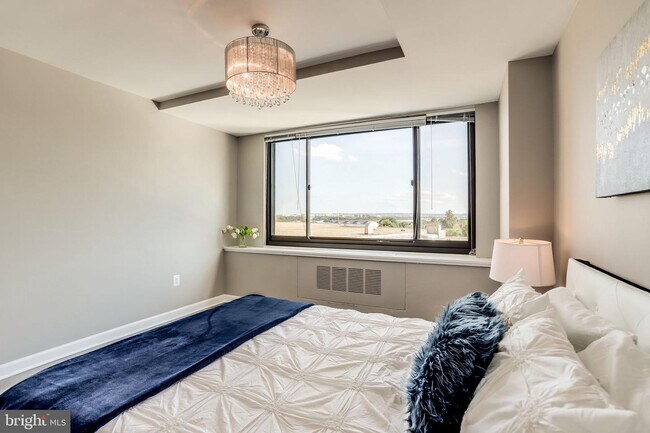 Building Photo - 1011 Arlington Blvd