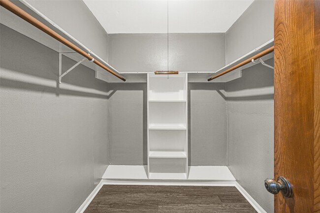 Building Photo - 225 St Cloud Dr