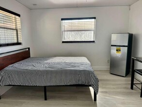 Building Photo - 459 SW Byron St