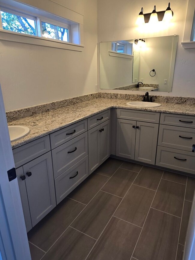Building Photo - 3 bedroom 2.5 bathroom Custom Built Home