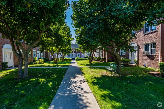 Building Photo - Maple Gardens Apartments