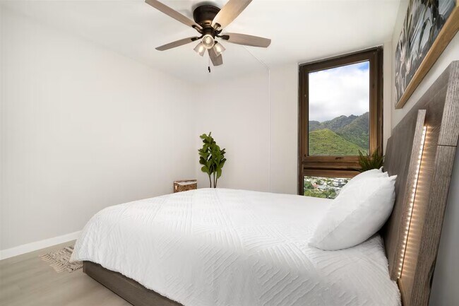 Building Photo - 531 Hahaione St