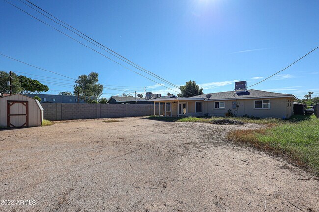 Building Photo - 1034 E Elm St