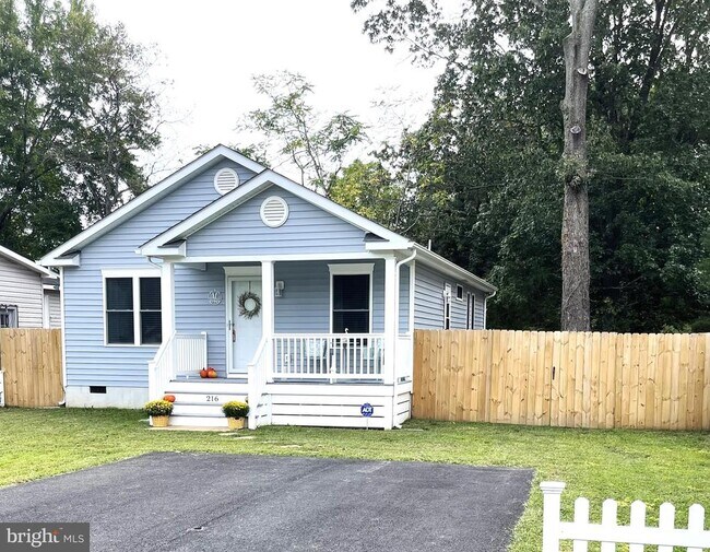 Building Photo - 216 5th St