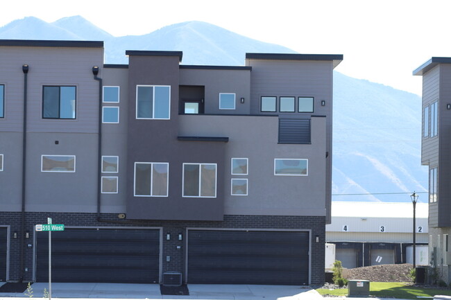 Building Photo - 539 W 1810 N