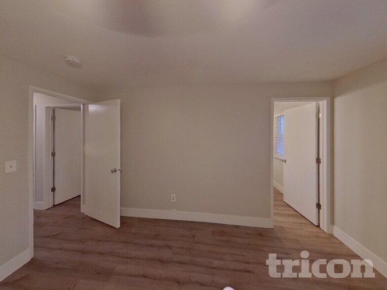 Building Photo - 15413 NE 47th Cir