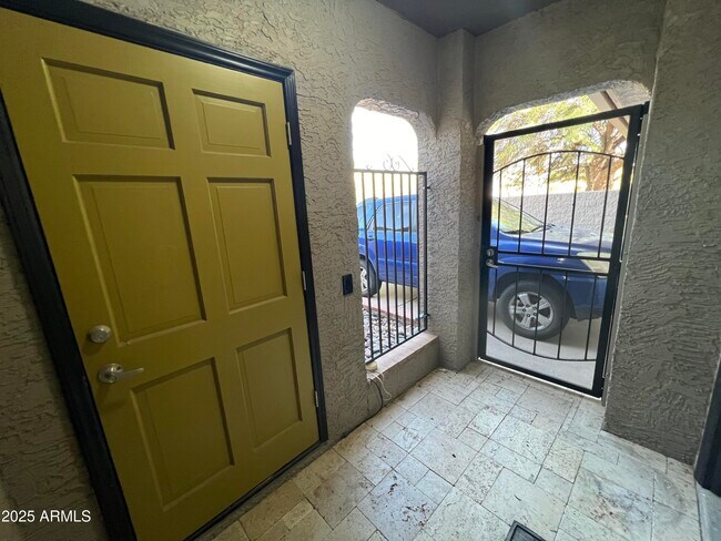 Building Photo - 15230 N Blackbird Dr