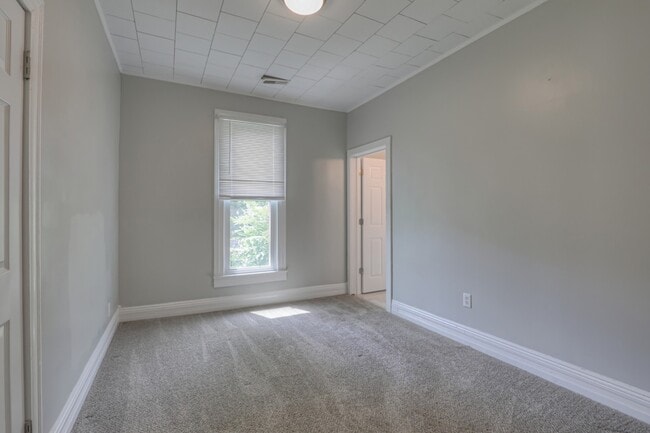 Building Photo - 308 Elm Ave