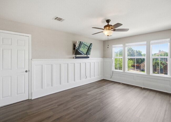Building Photo - Updated two story. Gated subdivision. Gorgeous patio and yard!