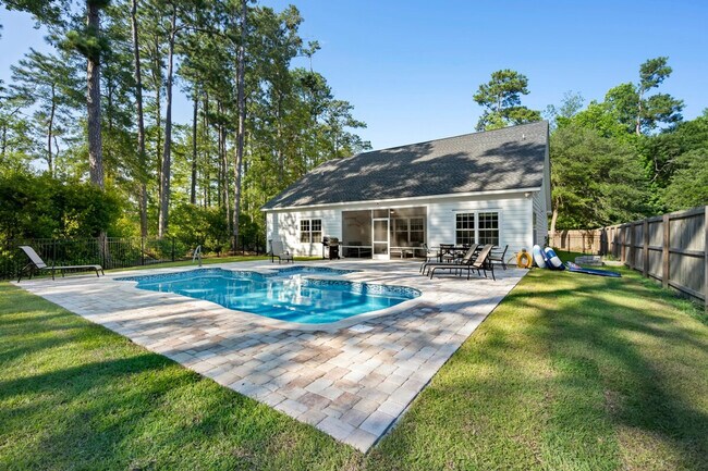 Building Photo - 245 Brace Dr