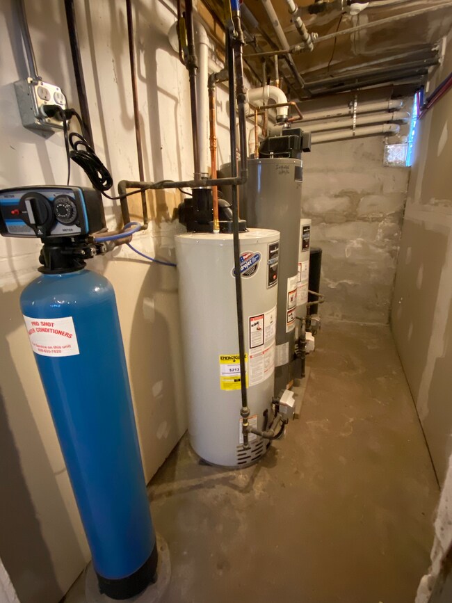 Building Photo - 310 N Ingersoll St