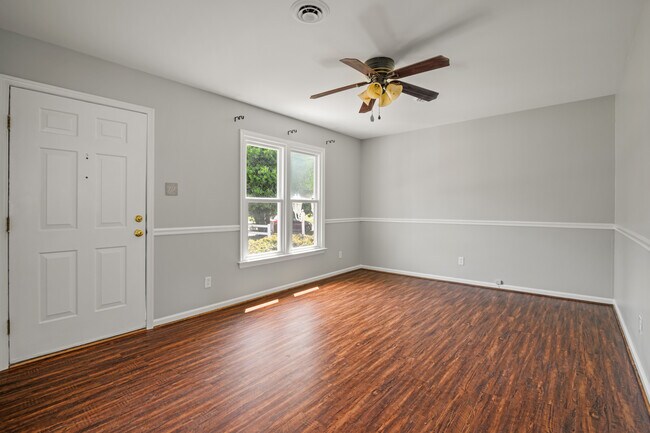 Building Photo - 5712 Sara Kay Dr