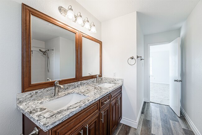 Building Photo - 2723 Piney Lake Ct