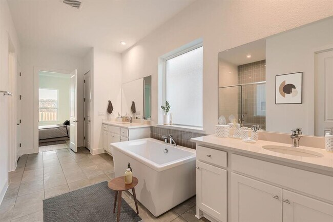 Building Photo - 300 Alava Wy